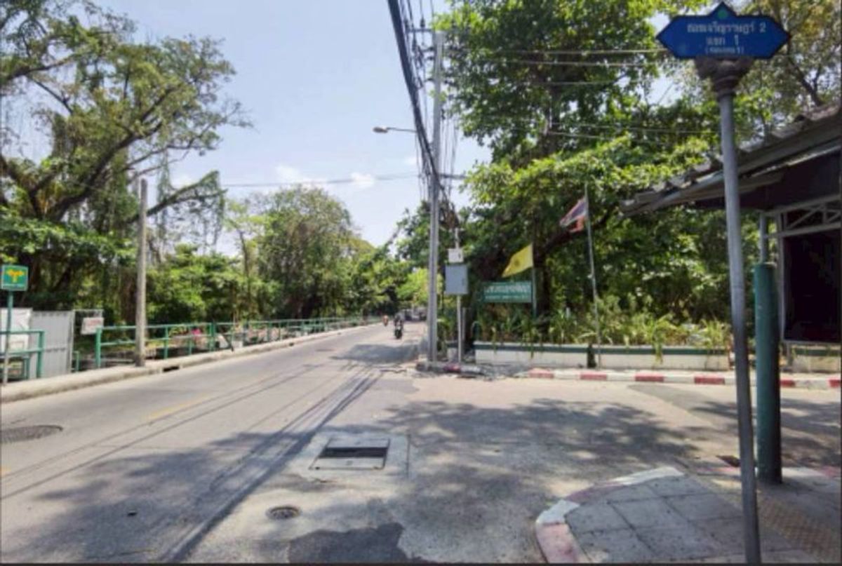 ขายที่ดินสีลม ศาลาแดง บางรัก : ขายที่ดิน พร้อมสิ่งปลูกสร้าง เนื้อที่ 49ตรว. ซ.เจริญราษฏร์ 2 แยก 1 (ซ.ดอนกุศล 1) แขวงทุ่งวัดดอน เขตสาทร จ.กรุงเทพฯ 10120