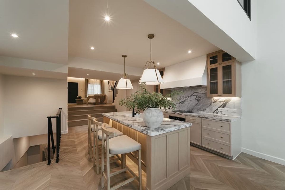 ขายทาวน์โฮมอ่อนนุช อุดมสุข : ขายพร้อมผู้เช่า สัญญาถึง  เดือนพ.ค. 2569ทาวน์เฮาส์ 3 ชั้น รีโนเวทใหม่ ใกล้ BTS พระโขนง เดินได้!ตกแต่งสไตล์โมเดิร์น น่าอยู่มาก