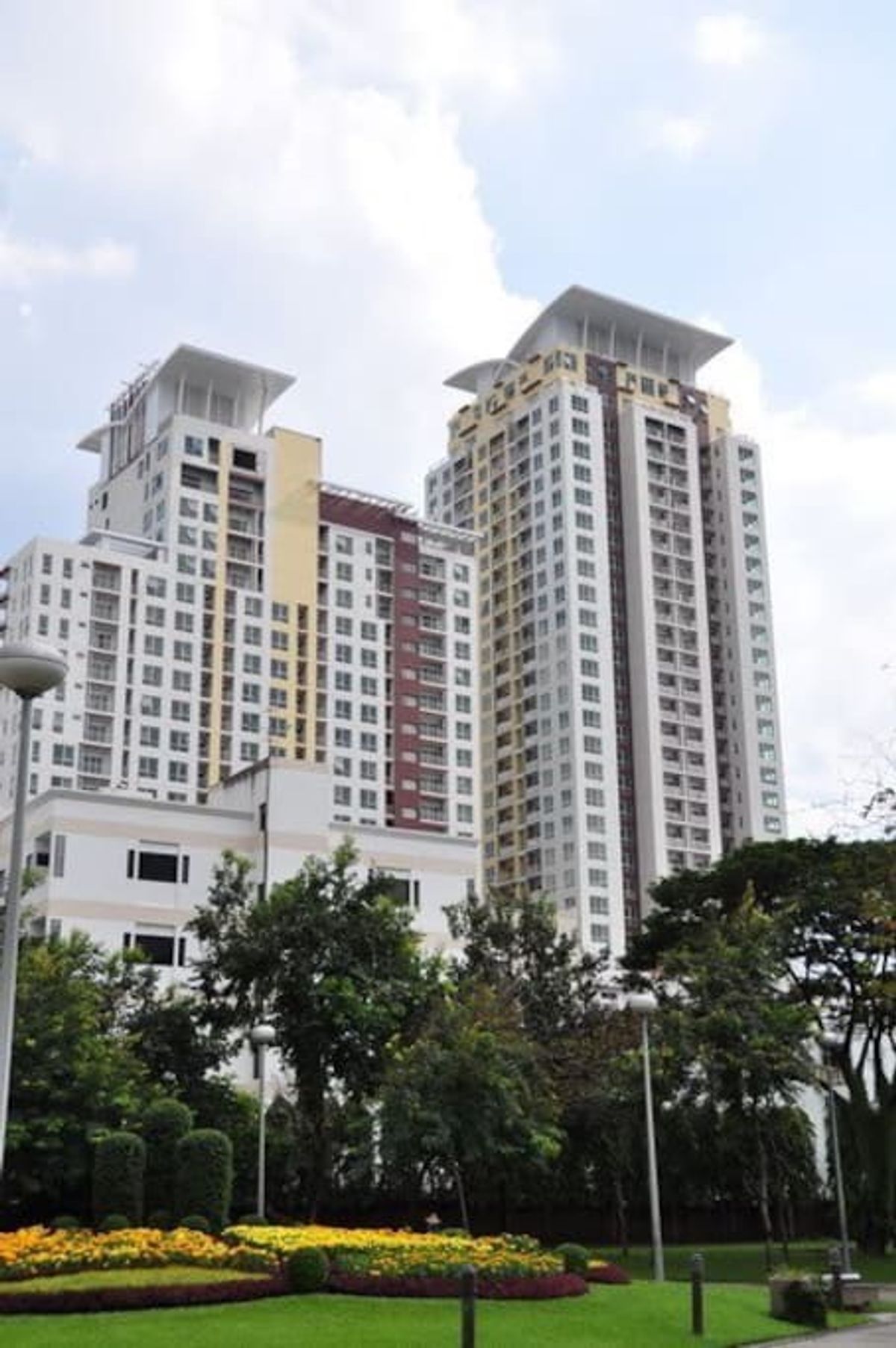ให้เช่าคอนโดราชเทวี พญาไท : 🍒ให้เช่าคอนโดคอมพลีท ราชปรารภ Deplex Penthouse +ขนาด 102 ตรม.ชั้น 32-33 
+ขนาด 1 ห้องนอนใหญ่ 2 ห้องน้ำมีอ่างจากุซซี่ วิวโล่ง
+ที่จอดรถประจำ 1 ที่ไม่ต้องกังวลว่าไม่มีที่จอด
+รับเช่าระยะสั้น

