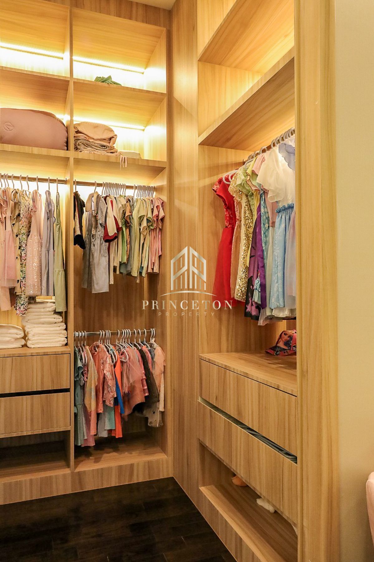 HouseLadkrabang, Suwannaphum Airport : Luxury House For Sale or Rent Grand Bangkok Boulevard Krungthep Kreetha 📞092-4252445