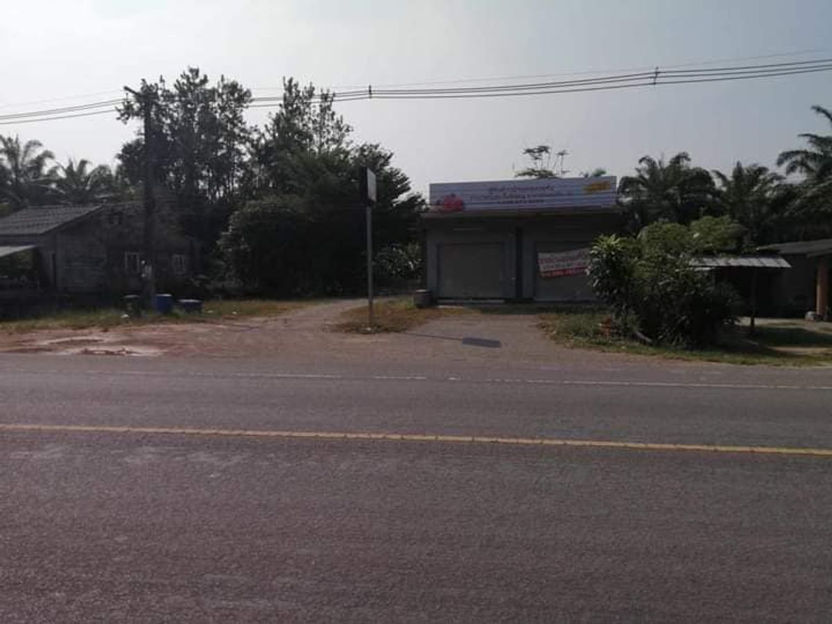For SaleLandKrabi : Selling very cheap !! Land with buildings on the main road, Golden Lite, Ao Luek District, Krabi Province, near Ao Luek Intersection for about 5 minutes