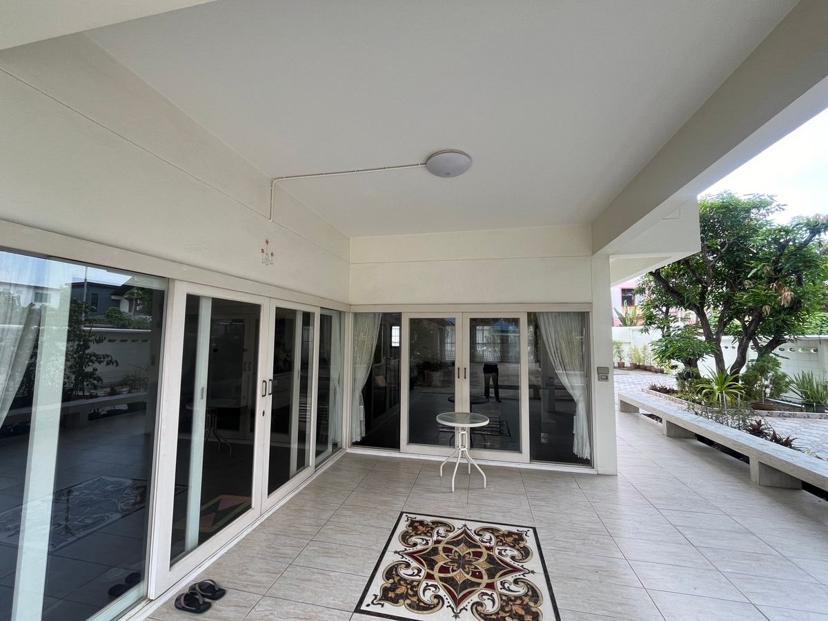 For SaleHousePattanakan, Srinakarin : 💎 The best of rare locations in Seri Villa - Srinakarin 53! Land for sale with home | 229 sq.w. | Only 51 million baht 🔥 This price is later! Cant find anymore !!