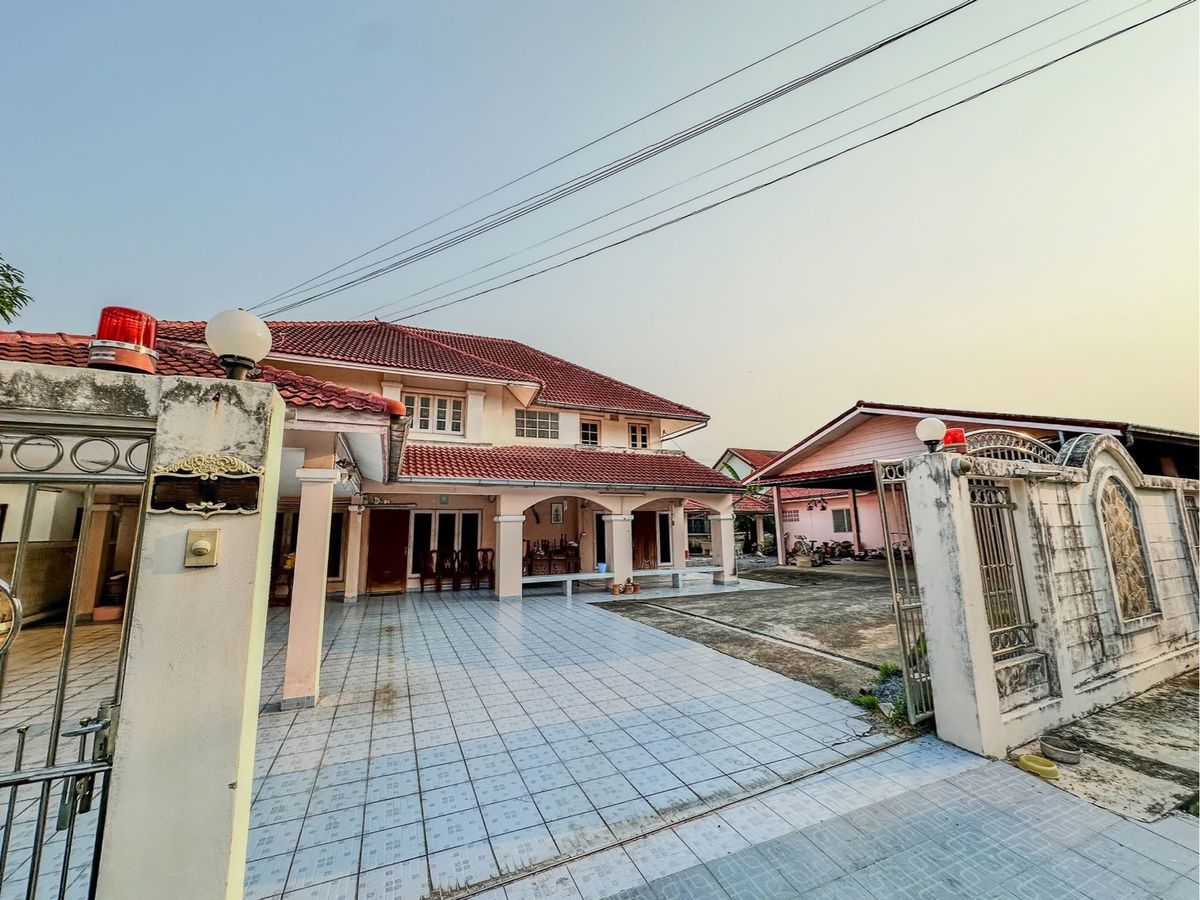 HouseNawamin, Ramindra : ♣ Rare Unit ♣ 2 -story detached house | Land size 186.00 sq.w. Usable area 560.00 sq.m. | 5 bedrooms, 4 bathrooms, 12 parking | near Fashion Iceland 
 
