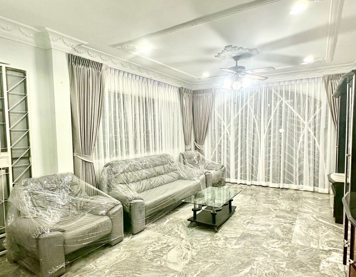 ให้เช่าบ้านปิ่นเกล้า จรัญสนิทวงศ์ : บ้านเดี่ยวให้เช่า ✨ ซอย บรมราชชนนี 77 ✨ 7 ห้องนอน 5 ห้องน้ำ เฟอร์นิเจอร์ และ เครื่องใช้ไฟฟ้าครบ 