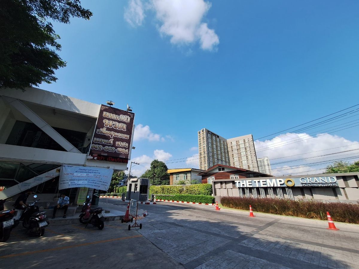 For SaleCondoThaphra, Talat Phlu, Wutthakat : Selling condo next to The Tempo Grand Sathorn-Wutthakat, next to BTS Wutthakat, Condo, MRT, Wutthakat Station, 23rd floor, beautiful view, complete with