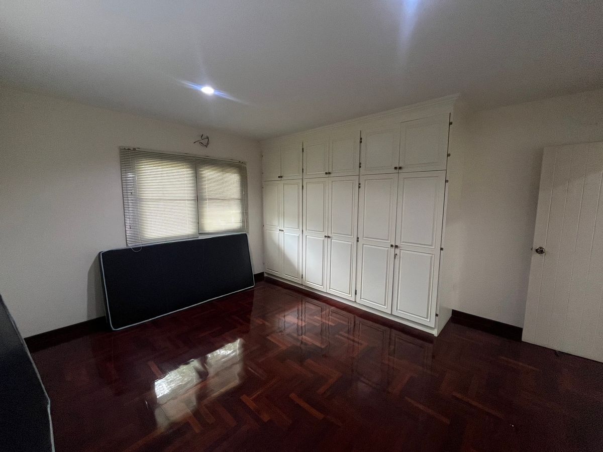 For SaleHousePattanakan, Srinakarin : 💎 The best of rare locations in Seri Villa - Srinakarin 53! Land for sale with home | 229 sq.w. | Only 51 million baht 🔥 This price is later! Cant find anymore !!