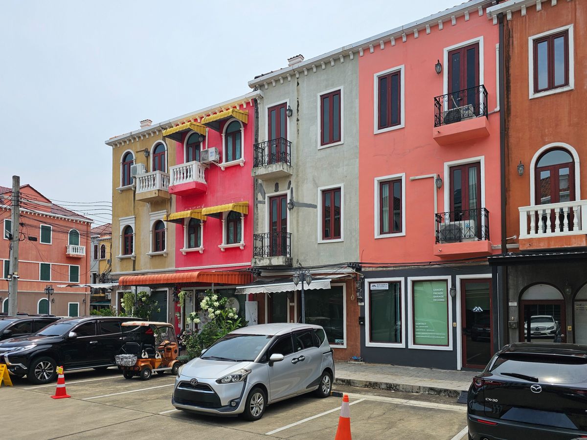 ขายทาวน์โฮมเกษตรศาสตร์ รัชโยธิน : เวนิส ดิ ไอริส วัชรพล / อาคารพาณิชย์ 3 ชั้น (ขาย), Venice The Iris Watcharapon / Commercial Building 3 Storey (FOR SALE) TAN790  