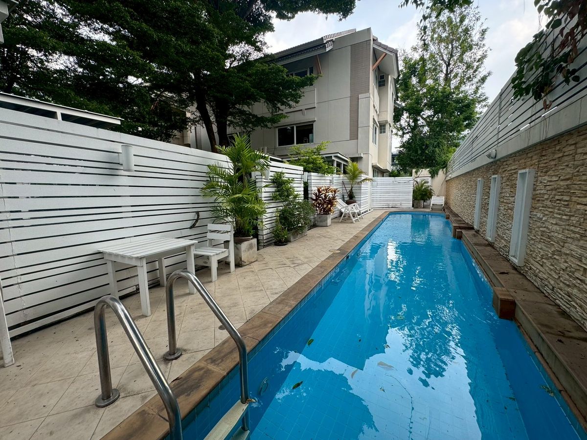 For RentSukhumvit, Asoke, Thonglor : Twin houses at Ekamai Sukhumvit 63, Good space for family. ** NO CO-AGENT ** 