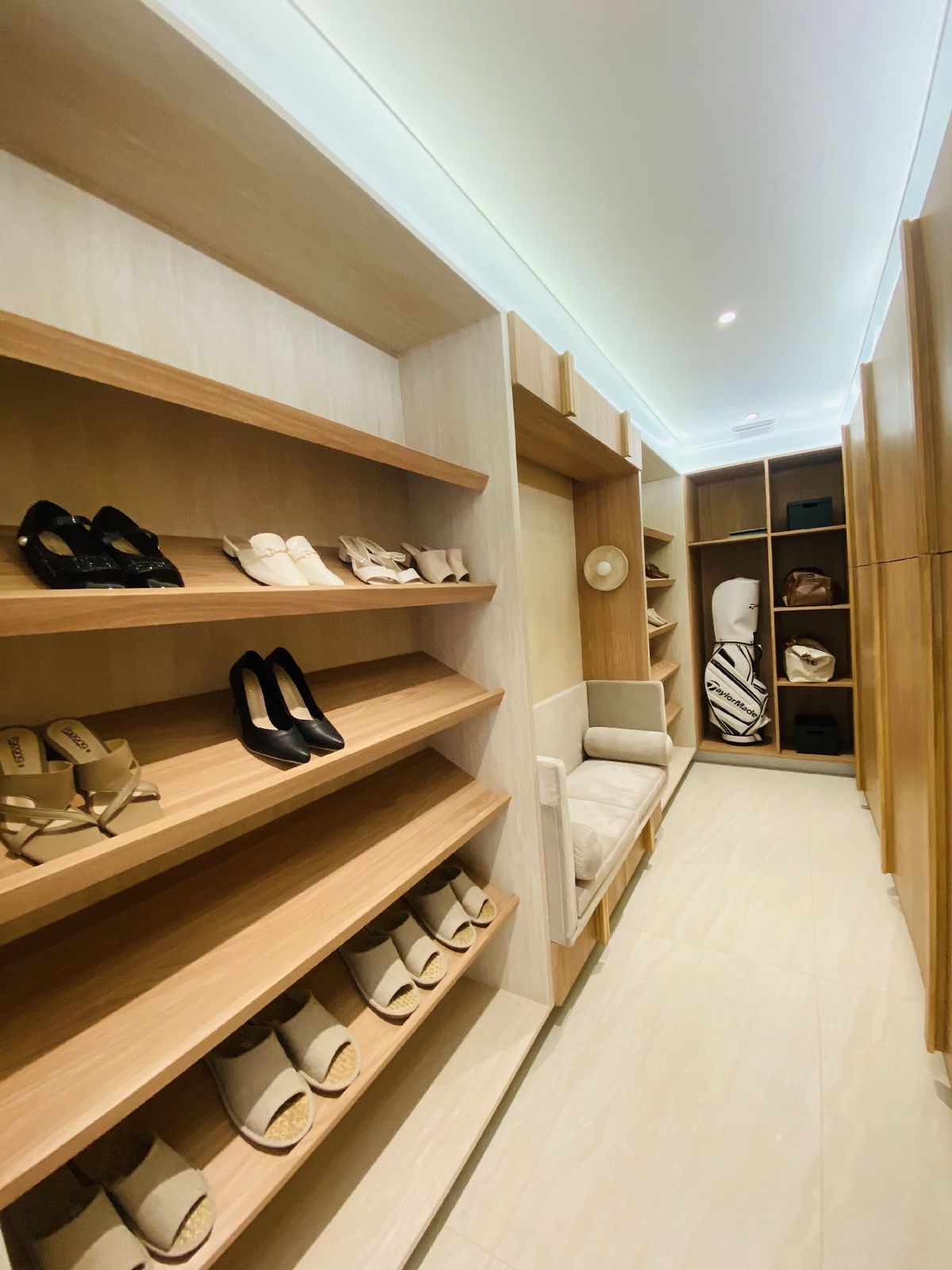 ขายบ้านเลียบทางด่วนรามอินทรา : ELIVA PRIVATE RESIDENCES นาคนิวาส37 ขายบ้านสุดหรู 