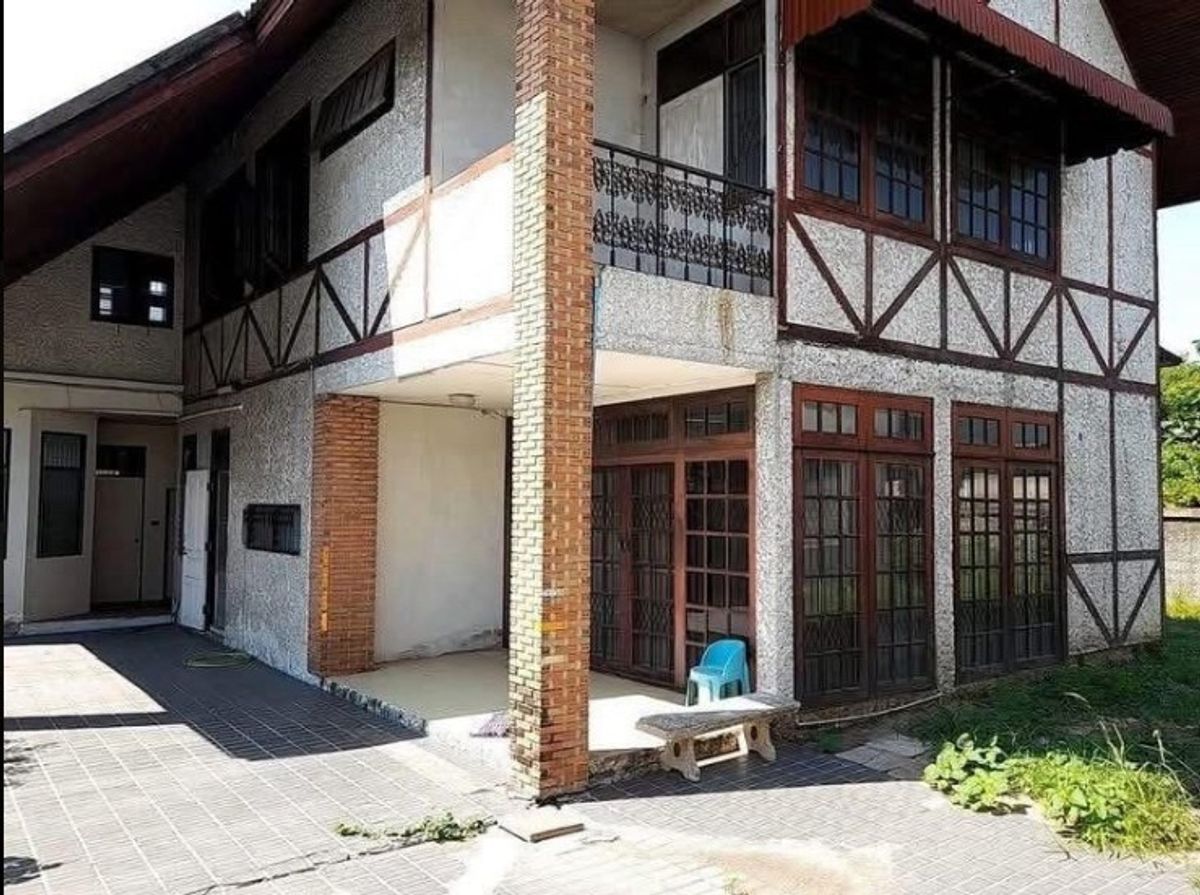 ขายบ้านสุขุมวิท อโศก ทองหล่อ : LTHC12408 – House FOR SALE in Sukhumvit Size 200 SQ.W 6 Beds 6 Baths Near BTS Bang Chak Station ONLY 18 MB