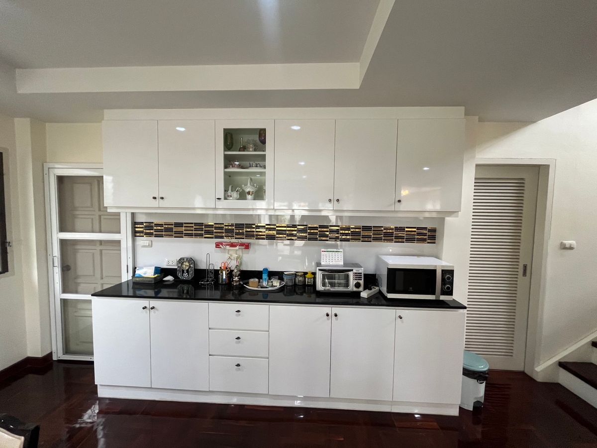 For SaleHousePattanakan, Srinakarin : 💎 The best of rare locations in Seri Villa - Srinakarin 53! Land for sale with home | 229 sq.w. | Only 51 million baht 🔥 This price is later! Cant find anymore !!