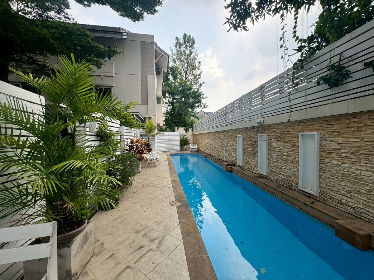 For RentSukhumvit, Asoke, Thonglor : Twin houses at Ekamai Sukhumvit 63, Good space for family. ** NO CO-AGENT ** 