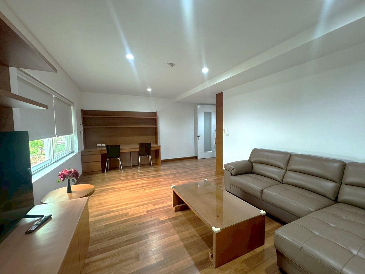 For RentSukhumvit, Asoke, Thonglor : Twin houses at Ekamai Sukhumvit 63, Good space for family. ** NO CO-AGENT ** 