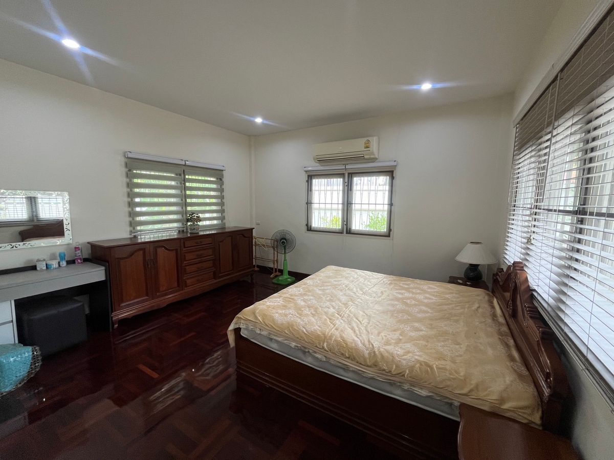 For SaleHousePattanakan, Srinakarin : 💎 The best of rare locations in Seri Villa - Srinakarin 53! Land for sale with home | 229 sq.w. | Only 51 million baht 🔥 This price is later! Cant find anymore !!