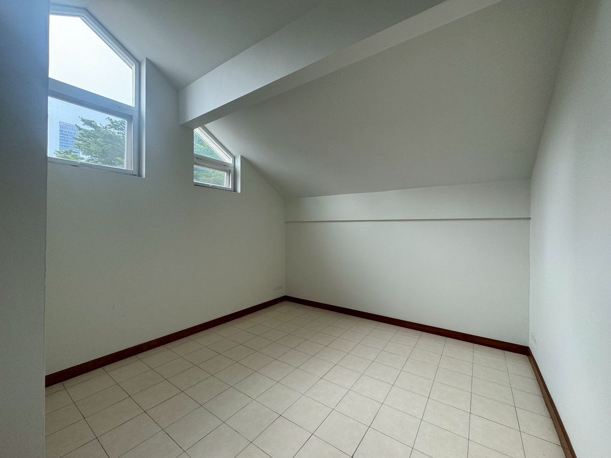 For RentSukhumvit, Asoke, Thonglor : Twin houses at Ekamai Sukhumvit 63, Good space for family. ** NO CO-AGENT ** 