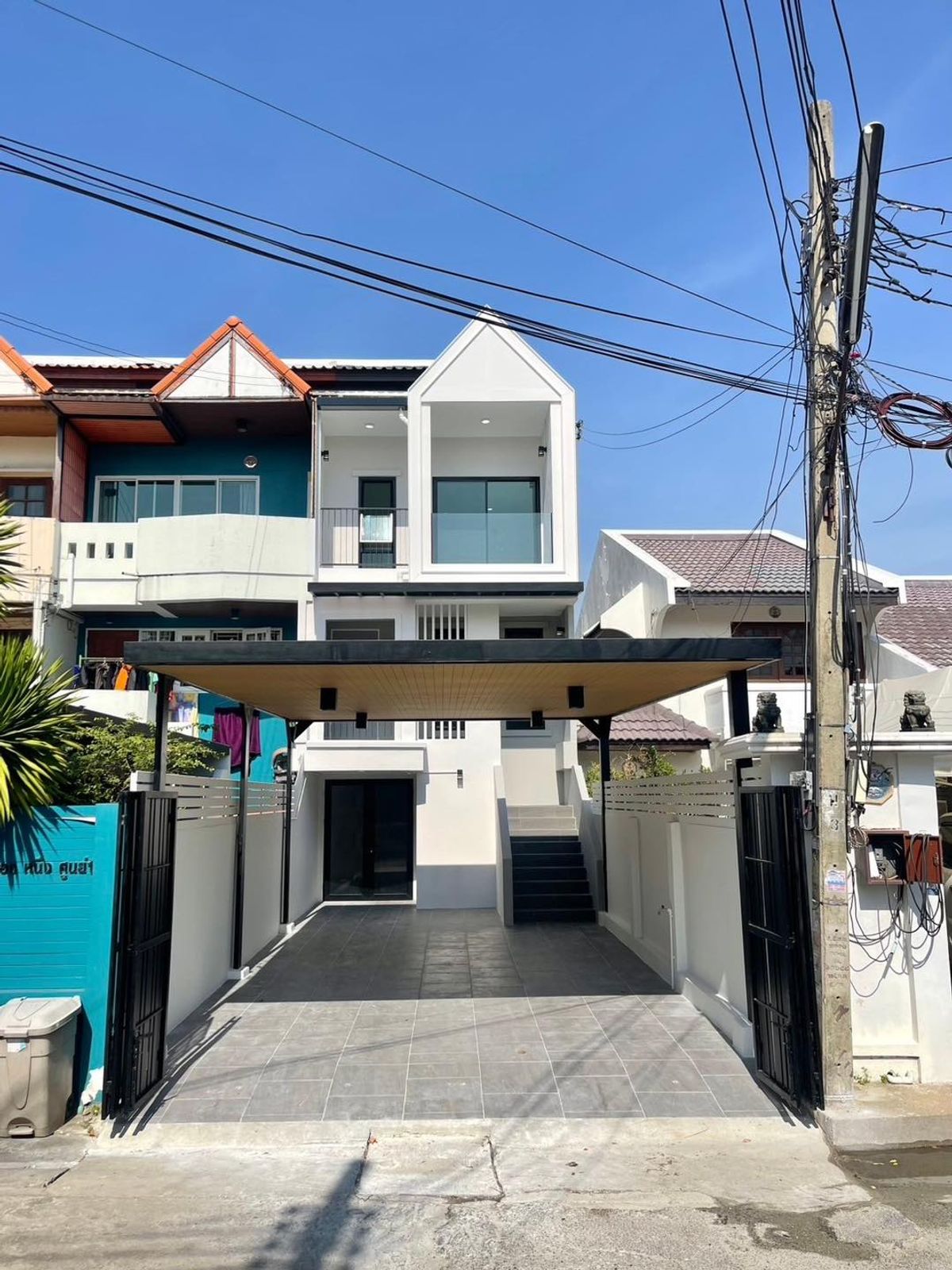For SaleTownhomeRattanathibet, Sanambinna : 3 -story townhome for sale, 29 square wah, 4 bed, newly decorated with Near the unity station (Alp-T-T-8501) 
 

