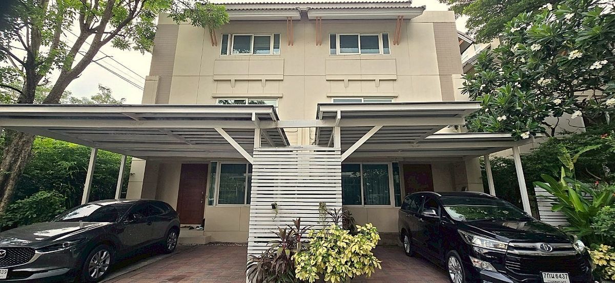For RentSukhumvit, Asoke, Thonglor : Twin houses at Ekamai Sukhumvit 63, Good space for family. ** NO CO-AGENT ** 