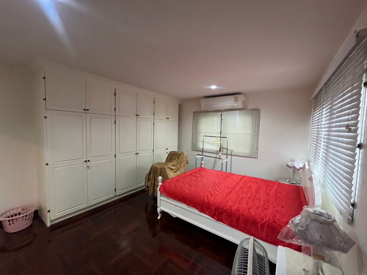 For SaleHousePattanakan, Srinakarin : 💎 The best of rare locations in Seri Villa - Srinakarin 53! Land for sale with home | 229 sq.w. | Only 51 million baht 🔥 This price is later! Cant find anymore !!