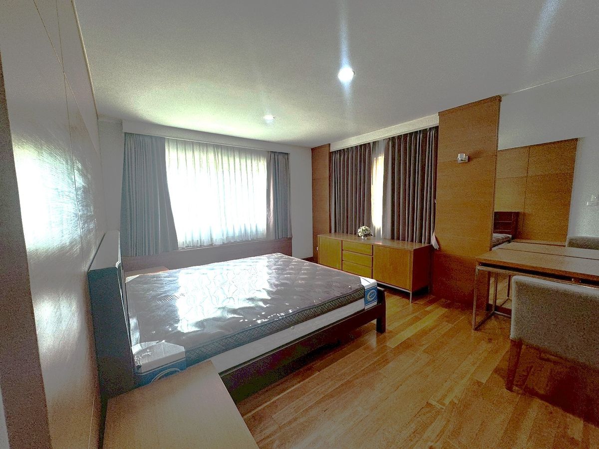 For RentSukhumvit, Asoke, Thonglor : Twin houses at Ekamai Sukhumvit 63, Good space for family. ** NO CO-AGENT ** 