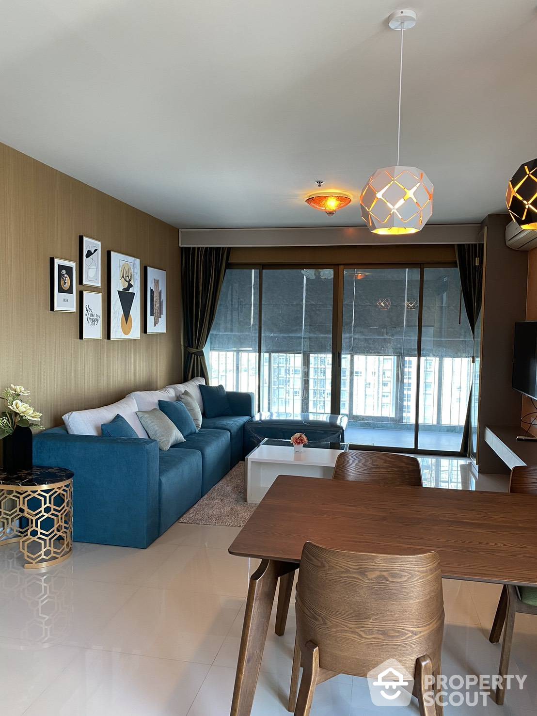 For SaleCondoWongwianyai, Charoennakor : 2-BR Condo at Ideo Sathorn-Taksin near BTS Krung Thon Buri