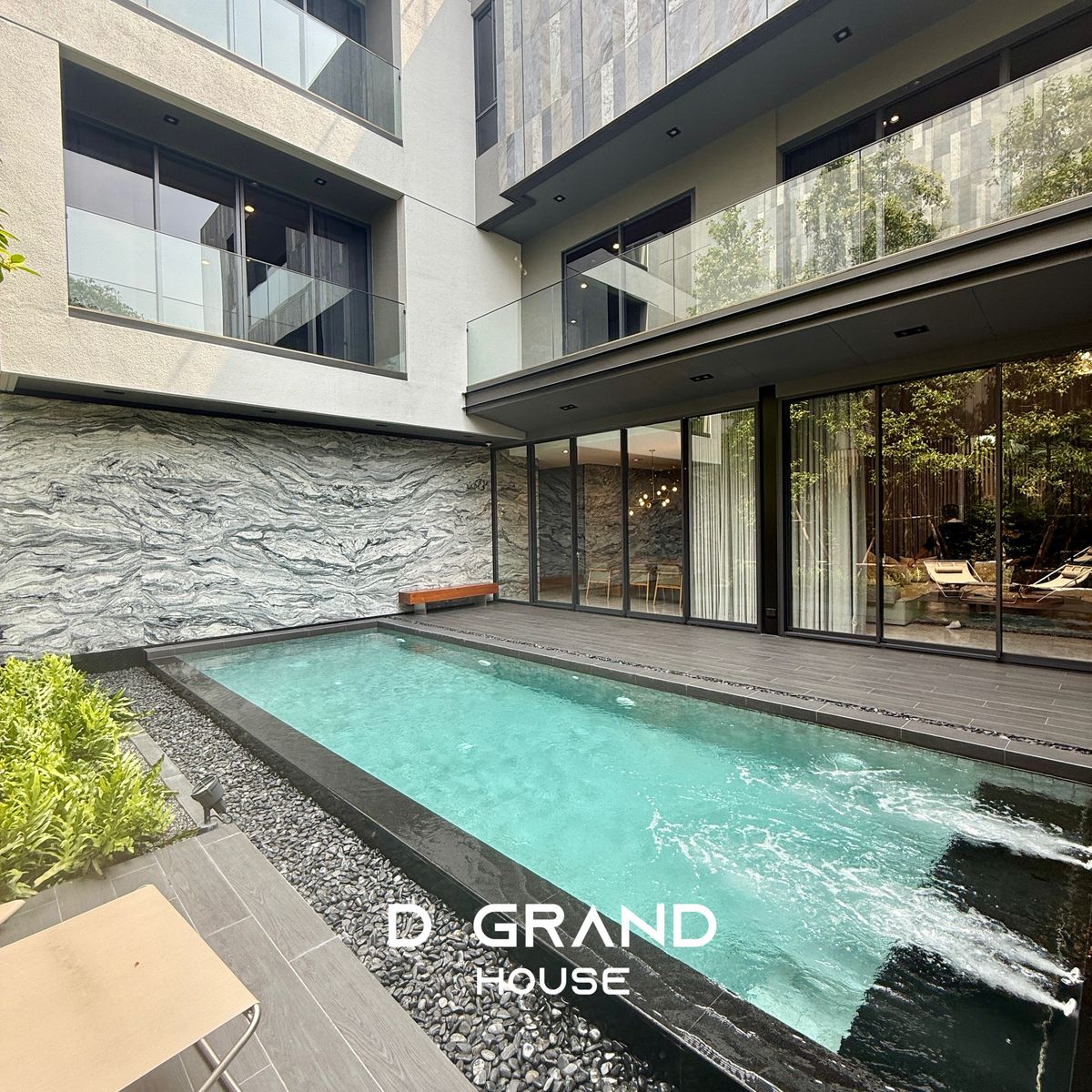 ขายบ้านเลียบทางด่วนรามอินทรา : บ้านหรู 3 ชั้น บนทำเลศักยภาพ ใจกลางนาคนิวาส ใกล้ Central Eastville บ้านใหม่ มือหนึ่ง ที่เจ้าของเป็น สถาปนิก ลงมือออกแบบเอง 