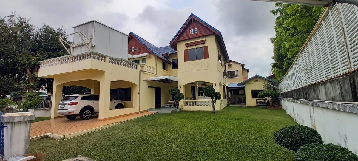 บ้านสมุทรปราการ สำโรง : ลดาวัลย์ ศรีนครินทร์ 125 ตรว. หลังมุม เช่าเพียง 55,000.-หรือ ขาย 14.5 ลบ 