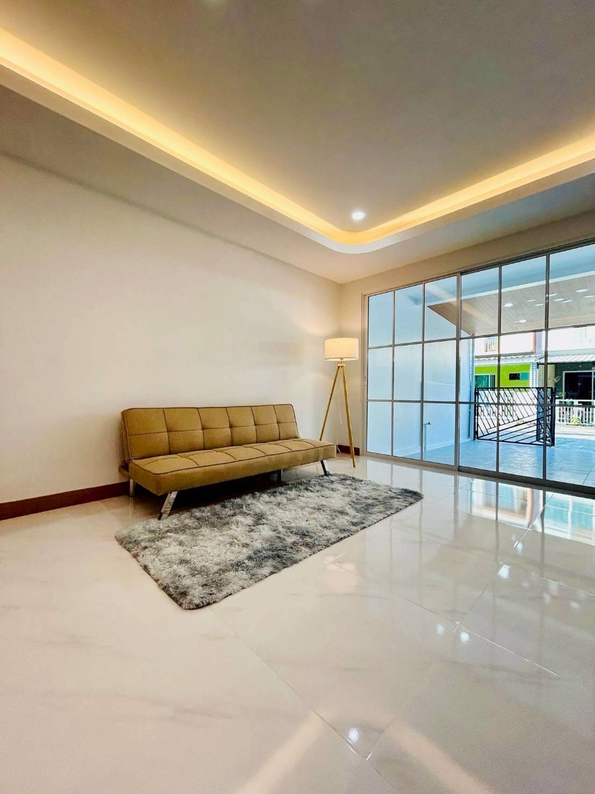 For SaleTownhomePathum Thani,Rangsit, Thammasat : For sale: 2-storey townhouse, The Trust Village, Kanchana Ring Road Townhouse, Lam Luk Ka, size 2, parking space inside the house, size 3 bedrooms and 2 bathrooms, width of the front of the house 6.50 meters, price only 2.19 million