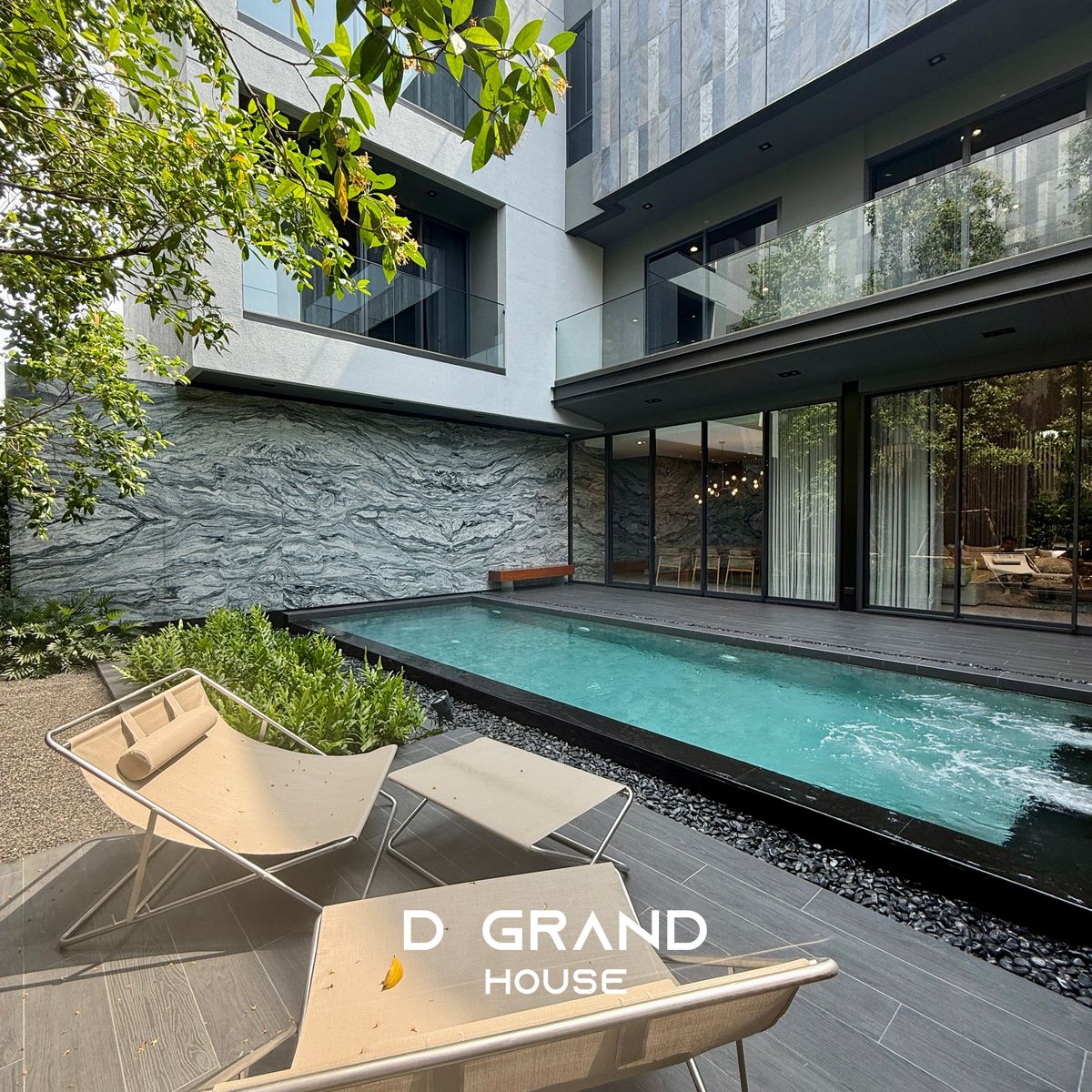 ขายบ้านเลียบทางด่วนรามอินทรา : บ้านหรู 3 ชั้น บนทำเลศักยภาพ ใจกลางนาคนิวาส ใกล้ Central Eastville บ้านใหม่ มือหนึ่ง ที่เจ้าของเป็น สถาปนิก ลงมือออกแบบเอง 