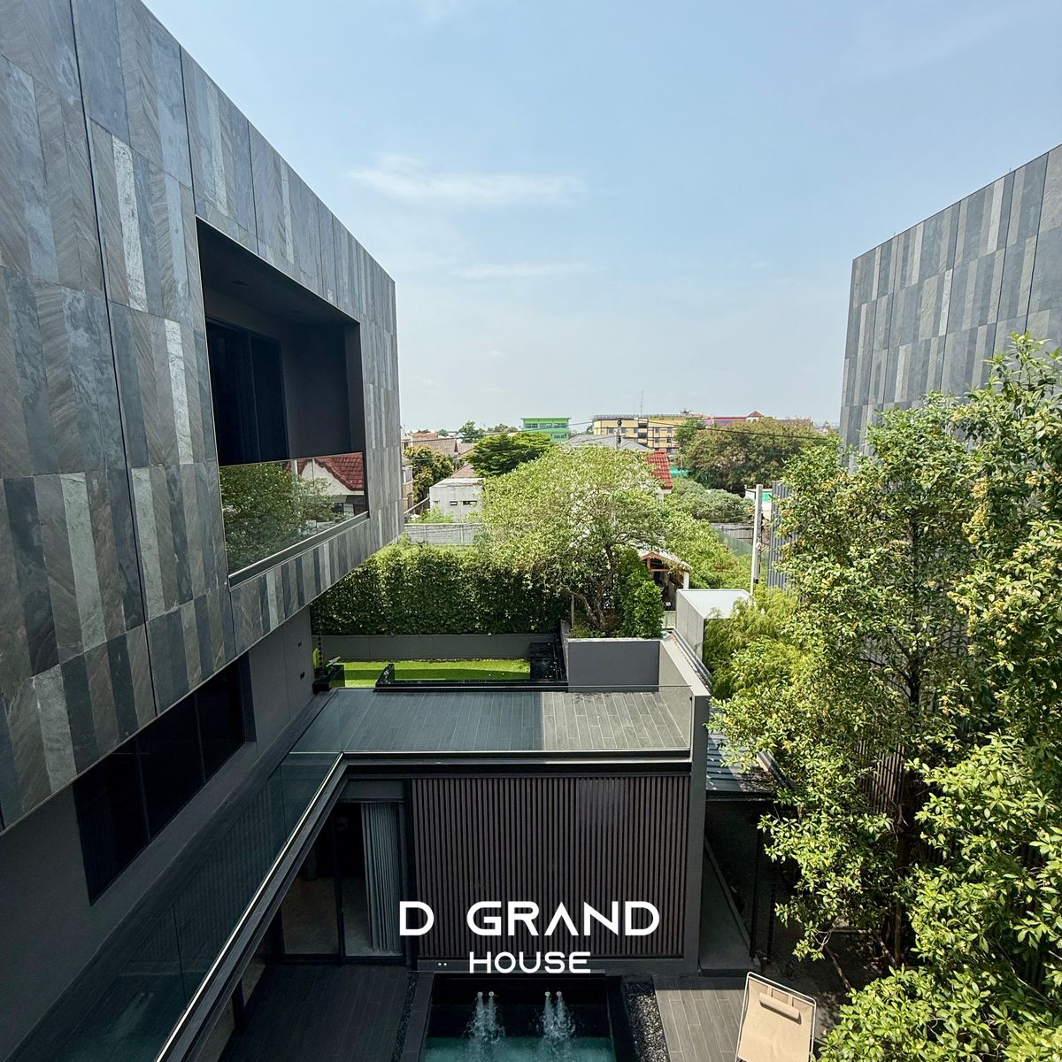 ขายบ้านเลียบทางด่วนรามอินทรา : บ้านหรู 3 ชั้น บนทำเลศักยภาพ ใจกลางนาคนิวาส ใกล้ Central Eastville บ้านใหม่ มือหนึ่ง ที่เจ้าของเป็น สถาปนิก ลงมือออกแบบเอง 