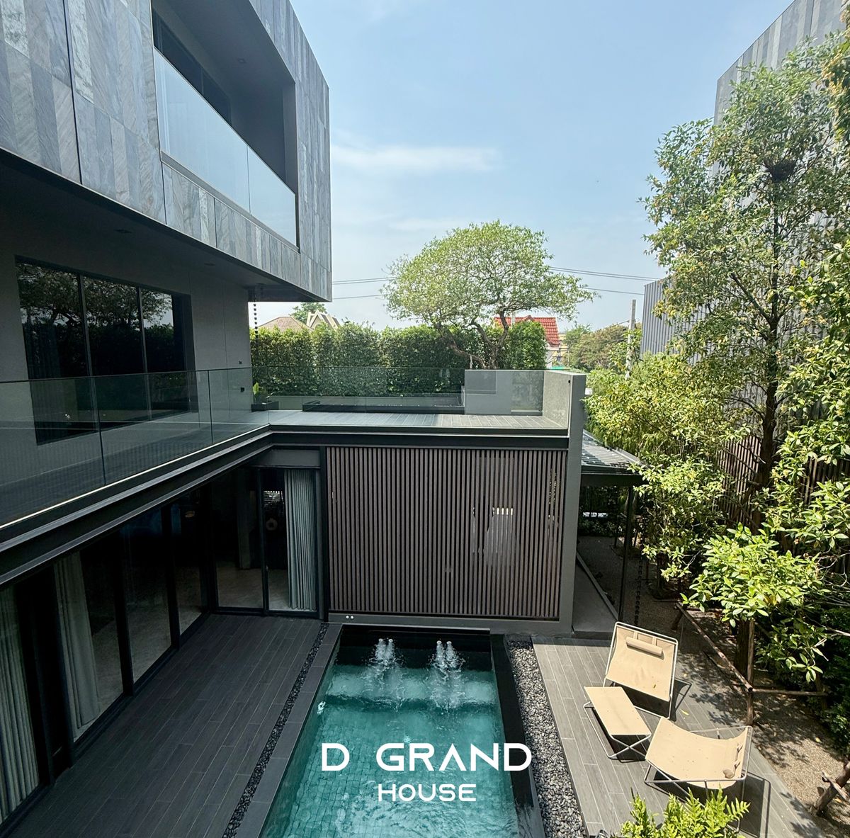 ขายบ้านเลียบทางด่วนรามอินทรา : บ้านหรู 3 ชั้น บนทำเลศักยภาพ ใจกลางนาคนิวาส ใกล้ Central Eastville บ้านใหม่ มือหนึ่ง ที่เจ้าของเป็น สถาปนิก ลงมือออกแบบเอง 