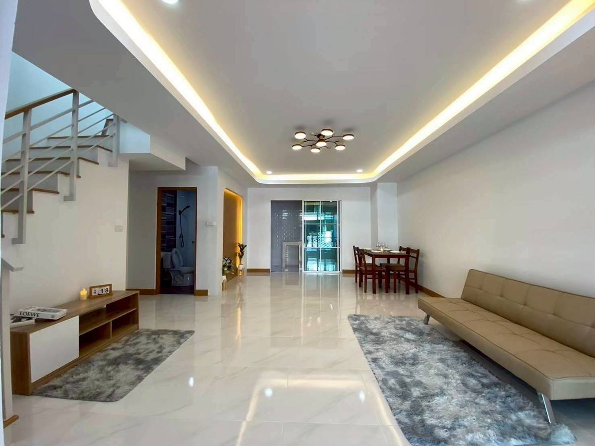 For SaleTownhomePathum Thani,Rangsit, Thammasat : For sale: 2-storey townhouse, The Trust Village, Kanchana Ring Road Townhouse, Lam Luk Ka, size 2, parking space inside the house, size 3 bedrooms and 2 bathrooms, width of the front of the house 6.50 meters, price only 2.19 million