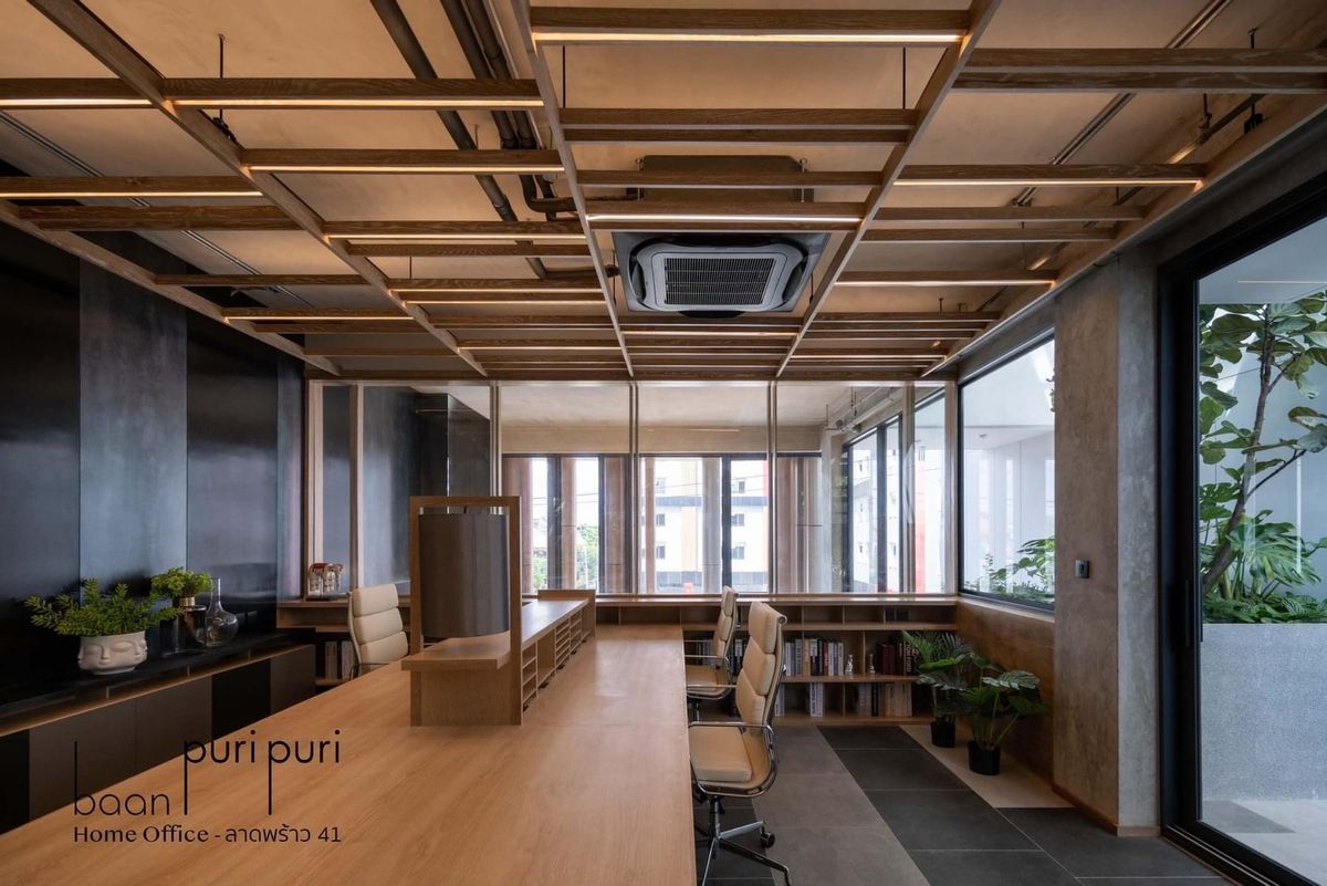 For SaleHome OfficeLadprao, Central Ladprao : Luxurious home office for sale, Baan Phuri Puri Ladprao 41, a 3.5 home office, complete with furniture and electrical appliances. Near the Ratchada intersection and the electric train station. Convenient to travel in and out of the city