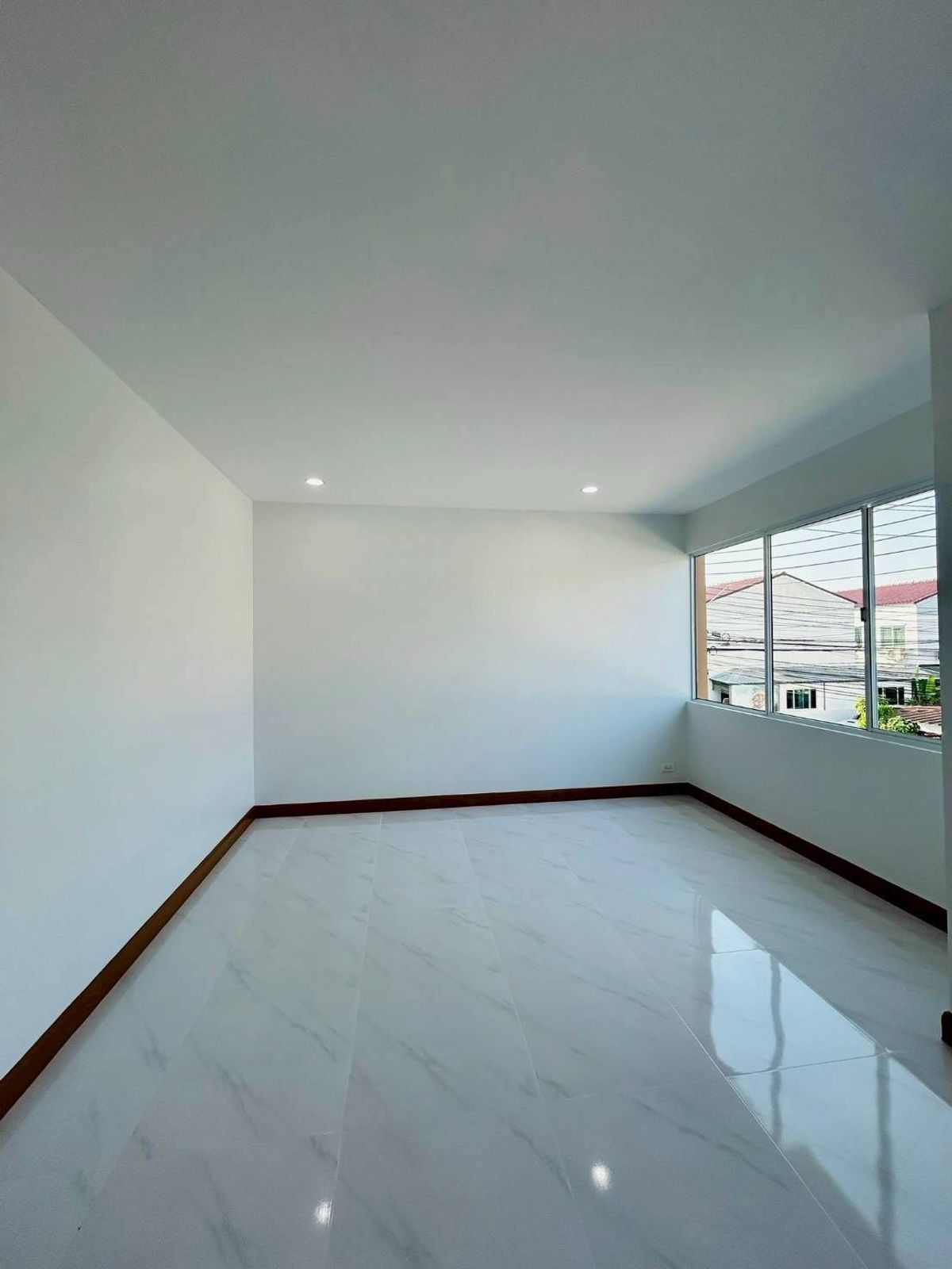 For SaleTownhomePathum Thani,Rangsit, Thammasat : For sale: 2-storey townhouse, The Trust Village, Kanchana Ring Road Townhouse, Lam Luk Ka, size 2, parking space inside the house, size 3 bedrooms and 2 bathrooms, width of the front of the house 6.50 meters, price only 2.19 million