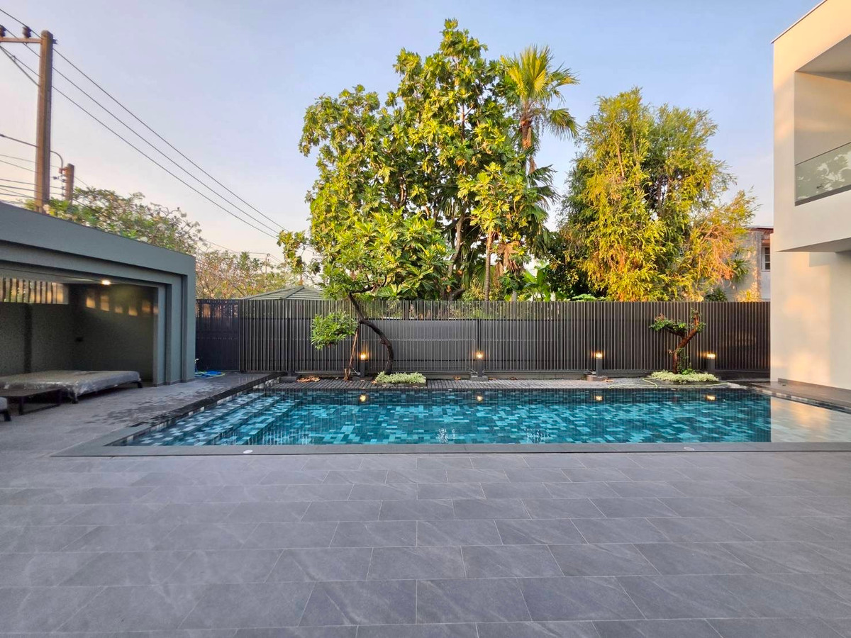 ขายบ้านพัฒนาการ ศรีนครินทร์ : Panya Village Pattanakarn 30: 211 sqwah  6bed 6 bath brandnew 138,000,000 Am: 0656199198