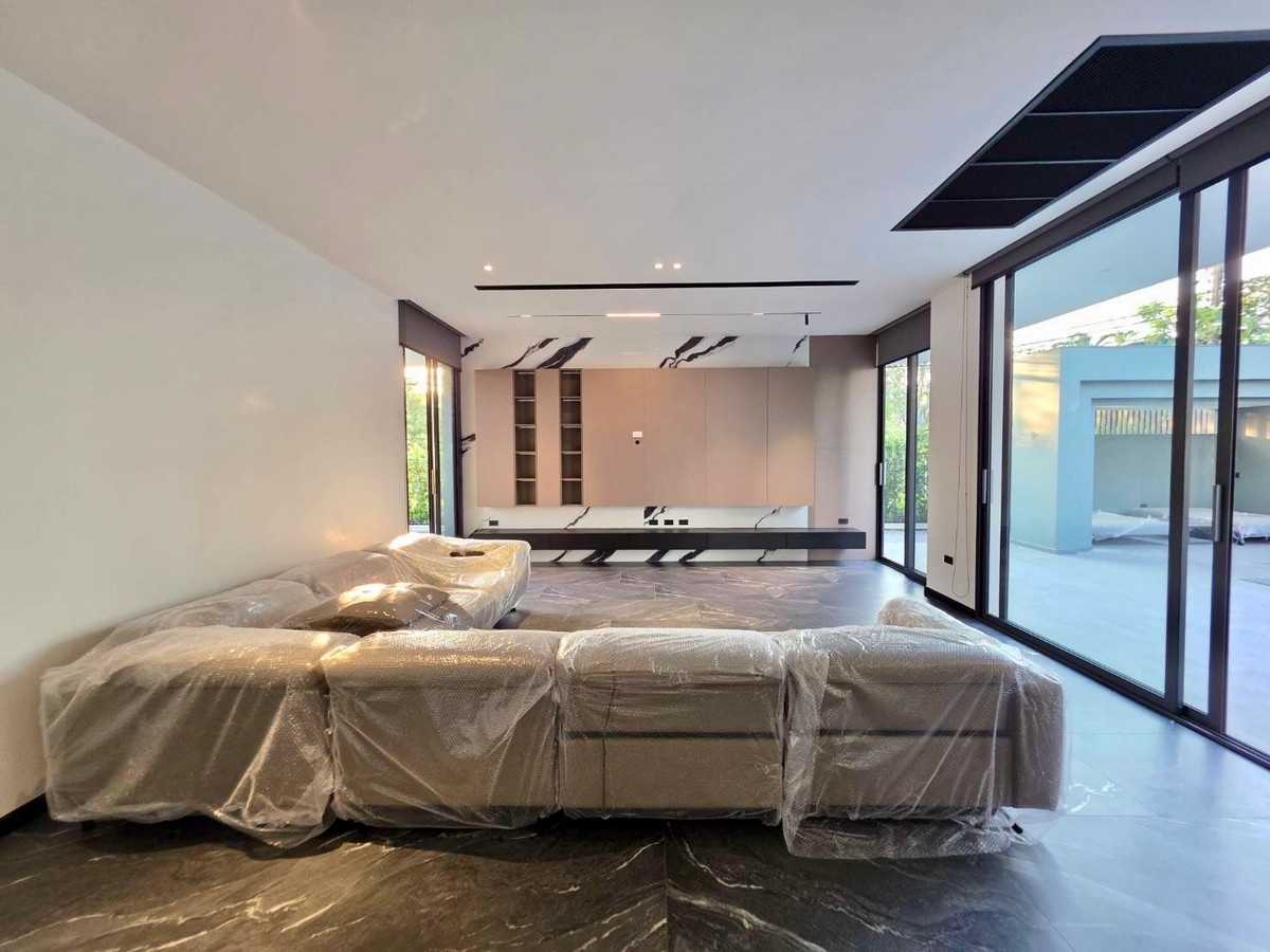 ขายบ้านพัฒนาการ ศรีนครินทร์ : Panya Village Pattanakarn 30: 211 sqwah  6bed 6 bath brandnew 138,000,000 Am: 0656199198