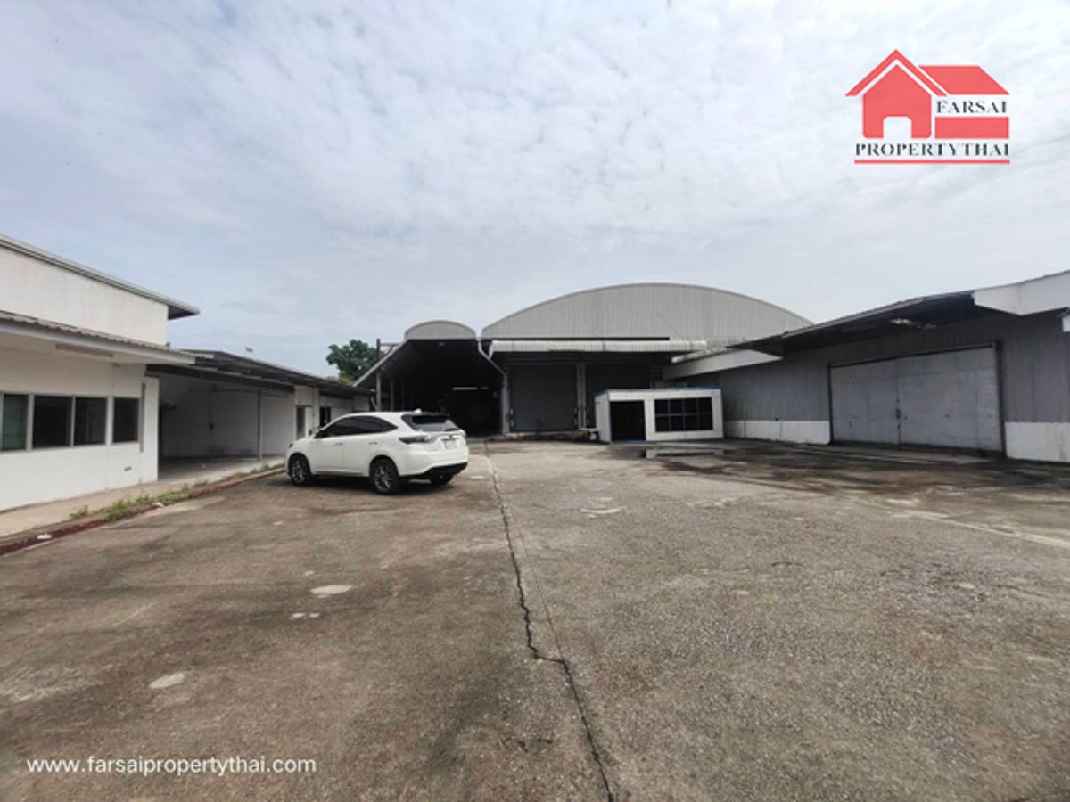 For RentFactoryMahachai Samut Sakhon : Selling/renting a factory building/warehouse, area of ​​6 rai, living space, building 3,200 sqm. 500 KVA electricity, Petchkasem Road, Krathum Baen, rental price 270,000 baht/