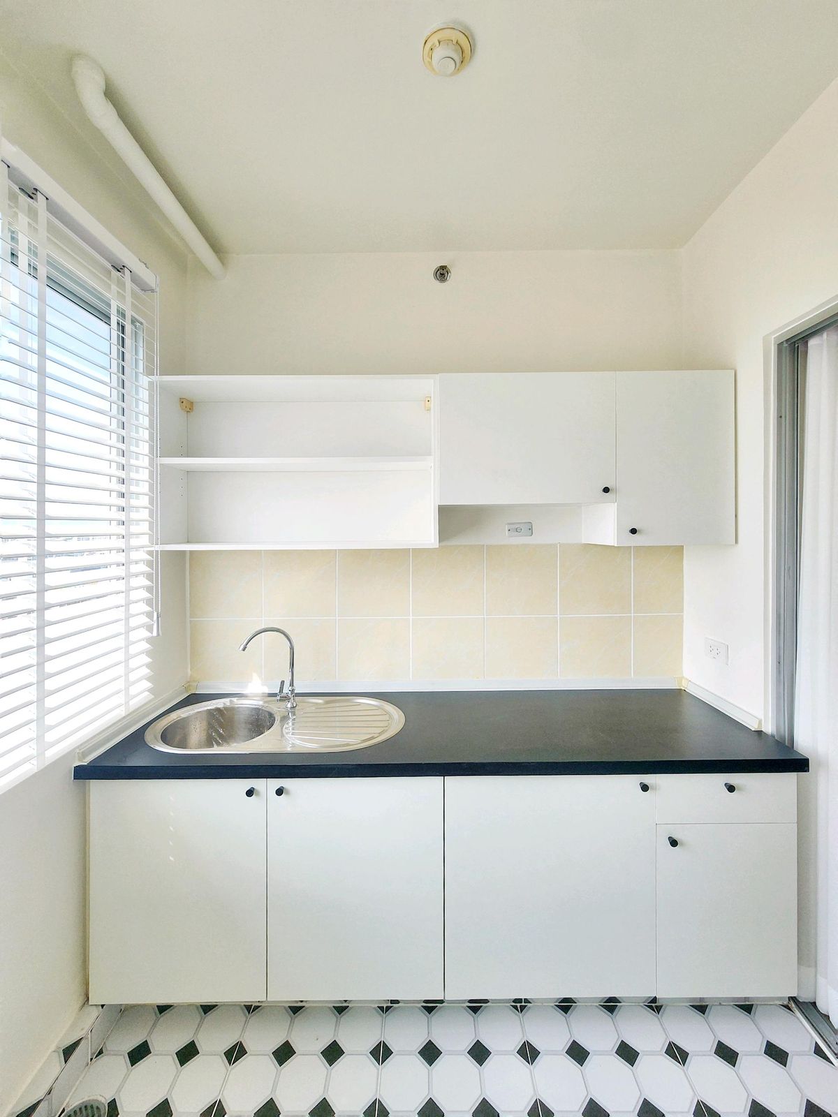 ขายคอนโดพัฒนาการ ศรีนครินทร์ : คอนโดโซนศรีนครินทร์ ห้องกว้าง ความรู้สึกเหมือนได้อยู่บ้าน ฟังชั่นตอบโจทย์ทุกการใช้งาน เเต่งสวยครบ พร้อมเข้าอยู่ สวนลอยฟ้าต้องโครงการนี้เท่านั้น ผ่อนเบาๆเริ่มต้น 12,000 บาท