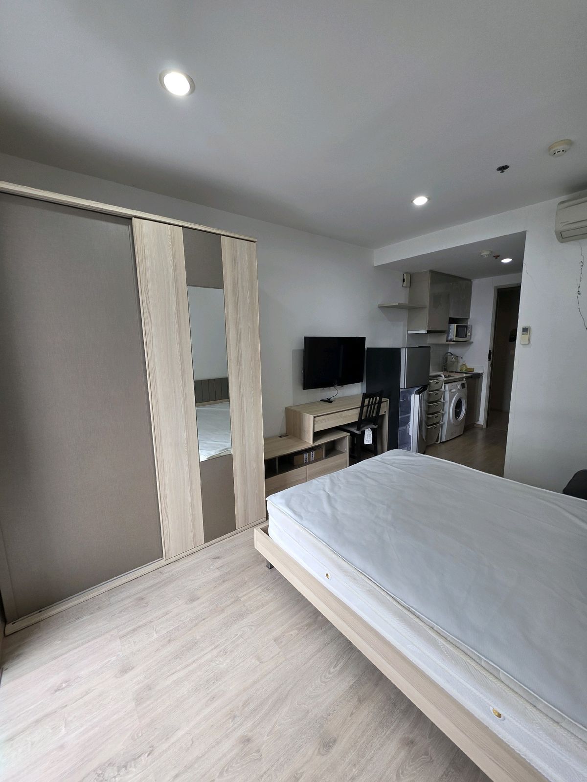 For RentCondoSiam Paragon ,Chulalongkorn,Samyan : Urgent for rent IDEO Q Chula Samyan, size 21 sq.m., interested, contact 0654649497