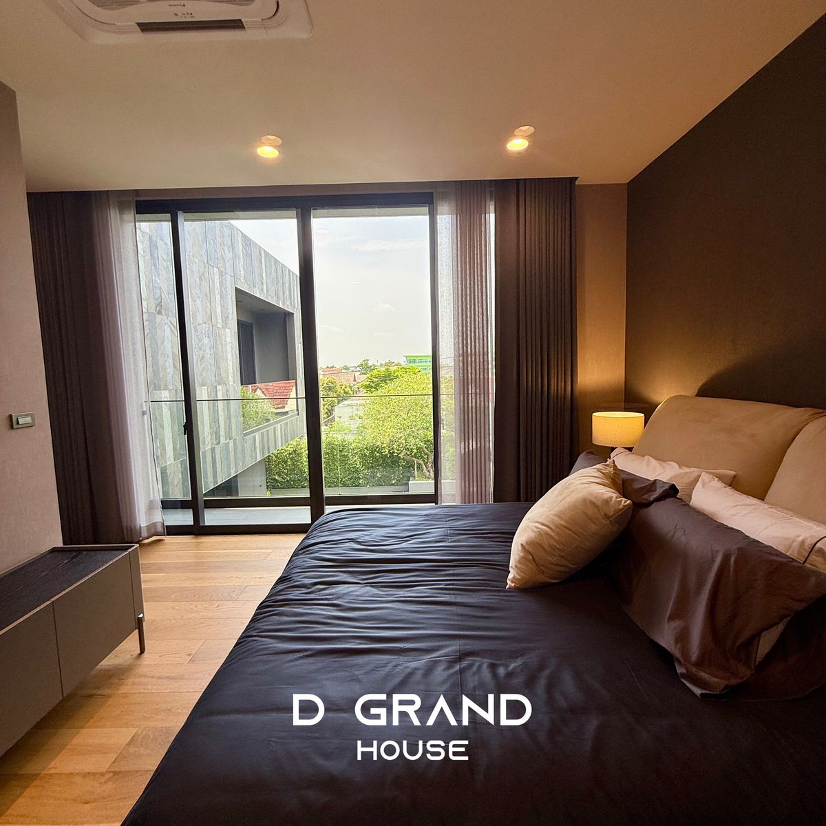 ขายบ้านเลียบทางด่วนรามอินทรา : บ้านหรู 3 ชั้น บนทำเลศักยภาพ ใจกลางนาคนิวาส ใกล้ Central Eastville บ้านใหม่ มือหนึ่ง ที่เจ้าของเป็น สถาปนิก ลงมือออกแบบเอง 