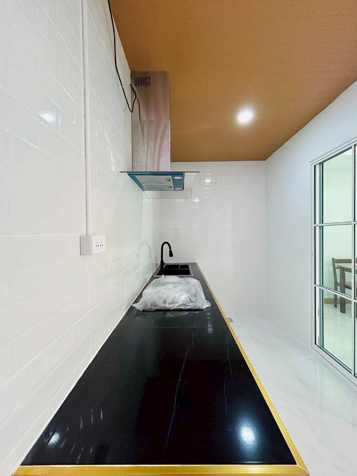 For SaleTownhomePathum Thani,Rangsit, Thammasat : For sale: 2-storey townhouse, The Trust Village, Kanchana Ring Road Townhouse, Lam Luk Ka, size 2, parking space inside the house, size 3 bedrooms and 2 bathrooms, width of the front of the house 6.50 meters, price only 2.19 million