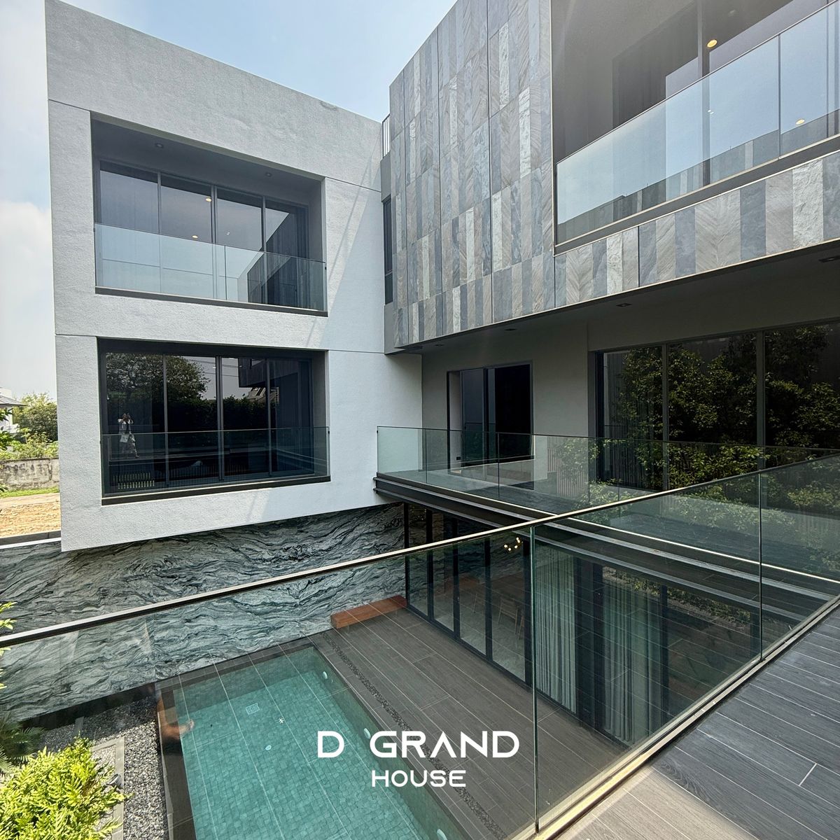 ขายบ้านเลียบทางด่วนรามอินทรา : บ้านหรู 3 ชั้น บนทำเลศักยภาพ ใจกลางนาคนิวาส ใกล้ Central Eastville บ้านใหม่ มือหนึ่ง ที่เจ้าของเป็น สถาปนิก ลงมือออกแบบเอง 