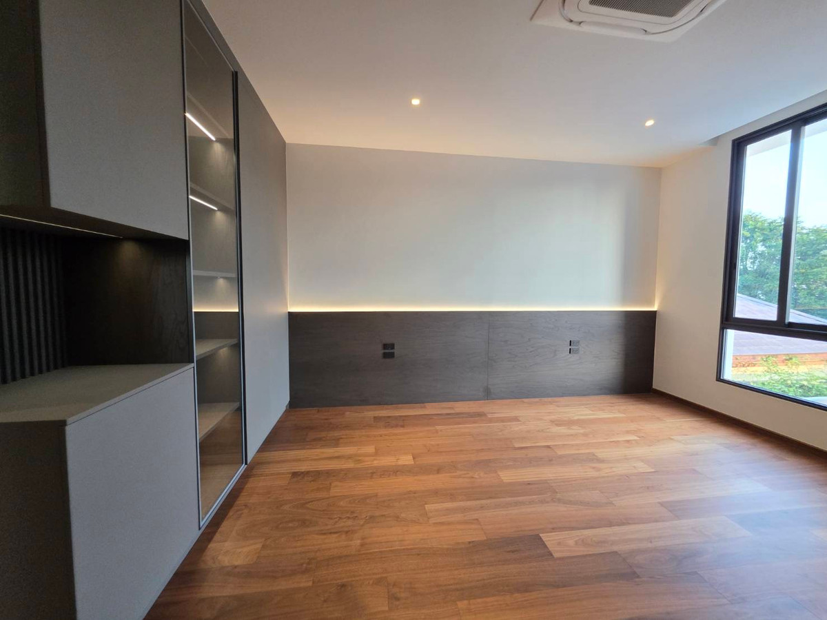 ขายบ้านพัฒนาการ ศรีนครินทร์ : Panya Village Pattanakarn 30: 211 sqwah  6bed 6 bath brandnew 138,000,000 Am: 0656199198