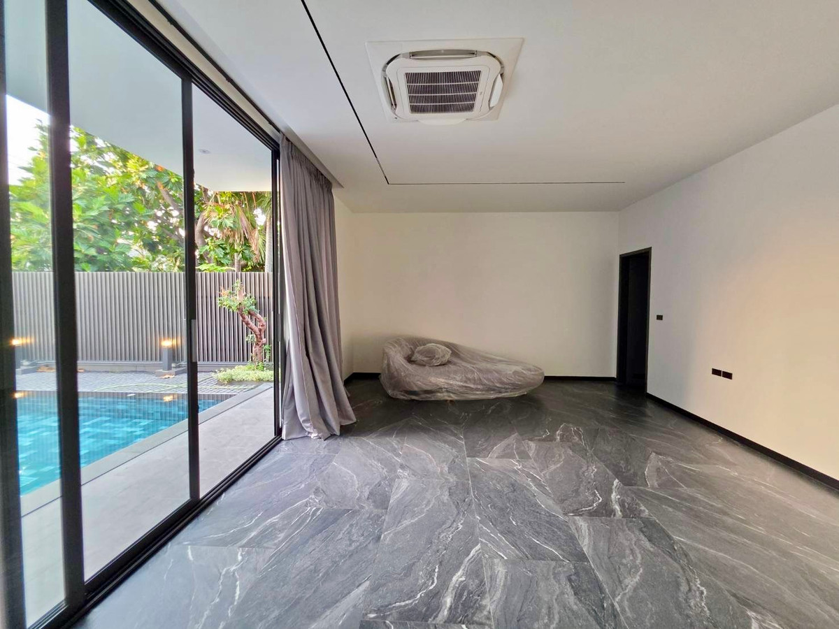 ขายบ้านพัฒนาการ ศรีนครินทร์ : Panya Village Pattanakarn 30: 211 sqwah  6bed 6 bath brandnew 138,000,000 Am: 0656199198