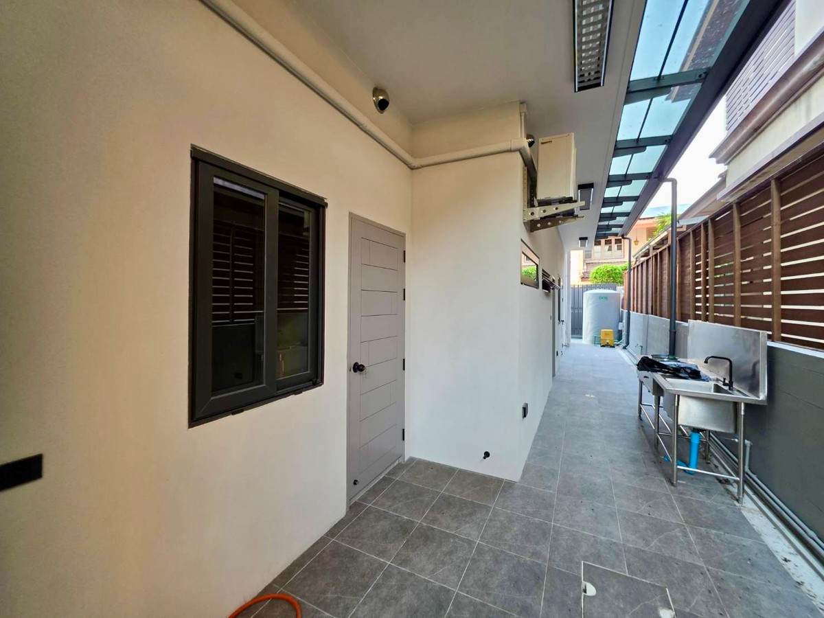 ขายบ้านพัฒนาการ ศรีนครินทร์ : Panya Village Pattanakarn 30: 211 sqwah  6bed 6 bath brandnew 138,000,000 Am: 0656199198