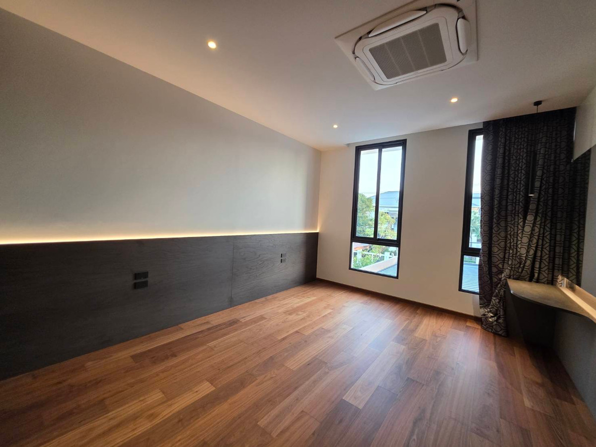 ขายบ้านพัฒนาการ ศรีนครินทร์ : Panya Village Pattanakarn 30: 211 sqwah  6bed 6 bath brandnew 138,000,000 Am: 0656199198