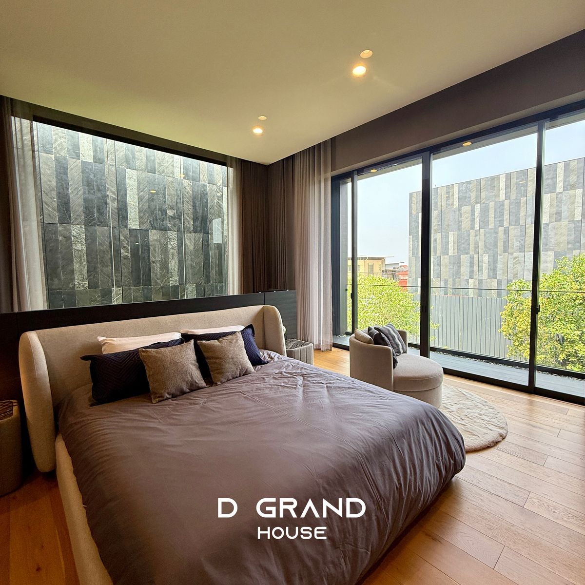 ขายบ้านเลียบทางด่วนรามอินทรา : บ้านหรู 3 ชั้น บนทำเลศักยภาพ ใจกลางนาคนิวาส ใกล้ Central Eastville บ้านใหม่ มือหนึ่ง ที่เจ้าของเป็น สถาปนิก ลงมือออกแบบเอง 