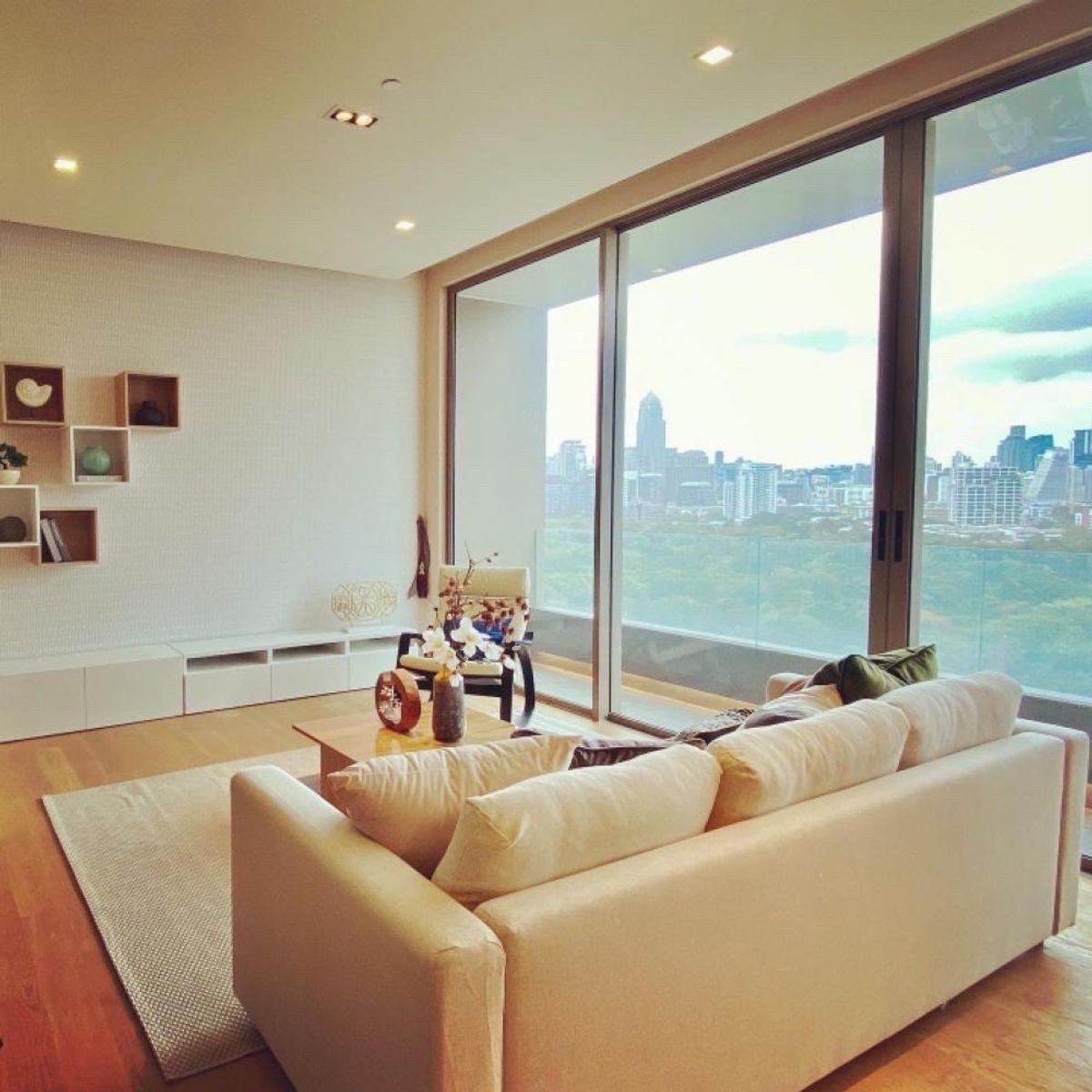 For SaleCondoSilom, Saladaeng, Bangrak : 📢👇 Good investment with tenant until August 2026, 
rental Income: 140,000 baht Luxury residence with stunning Lumpini Park view! Premium location in the heart of Bangkok.