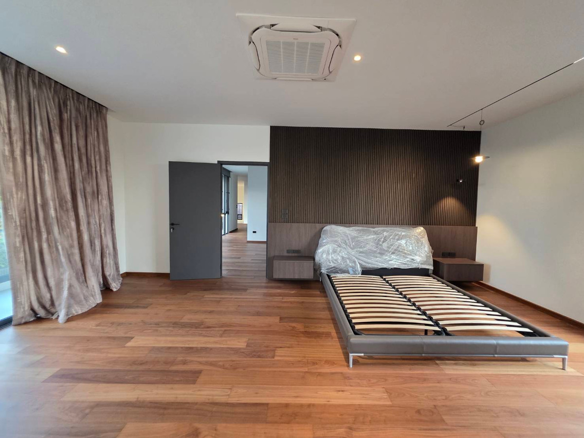 ขายบ้านพัฒนาการ ศรีนครินทร์ : Panya Village Pattanakarn 30: 211 sqwah  6bed 6 bath brandnew 138,000,000 Am: 0656199198