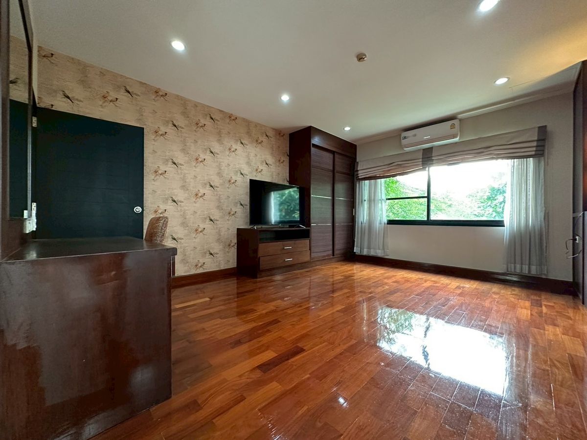 For RentTownhomeSukhumvit, Asoke, Thonglor : 🏡 Luxury House for Rent in Sukhumvit – 3 Bedrooms + Maid’s Room, Private Pool & Gym, Prime Location, Ready to Move In