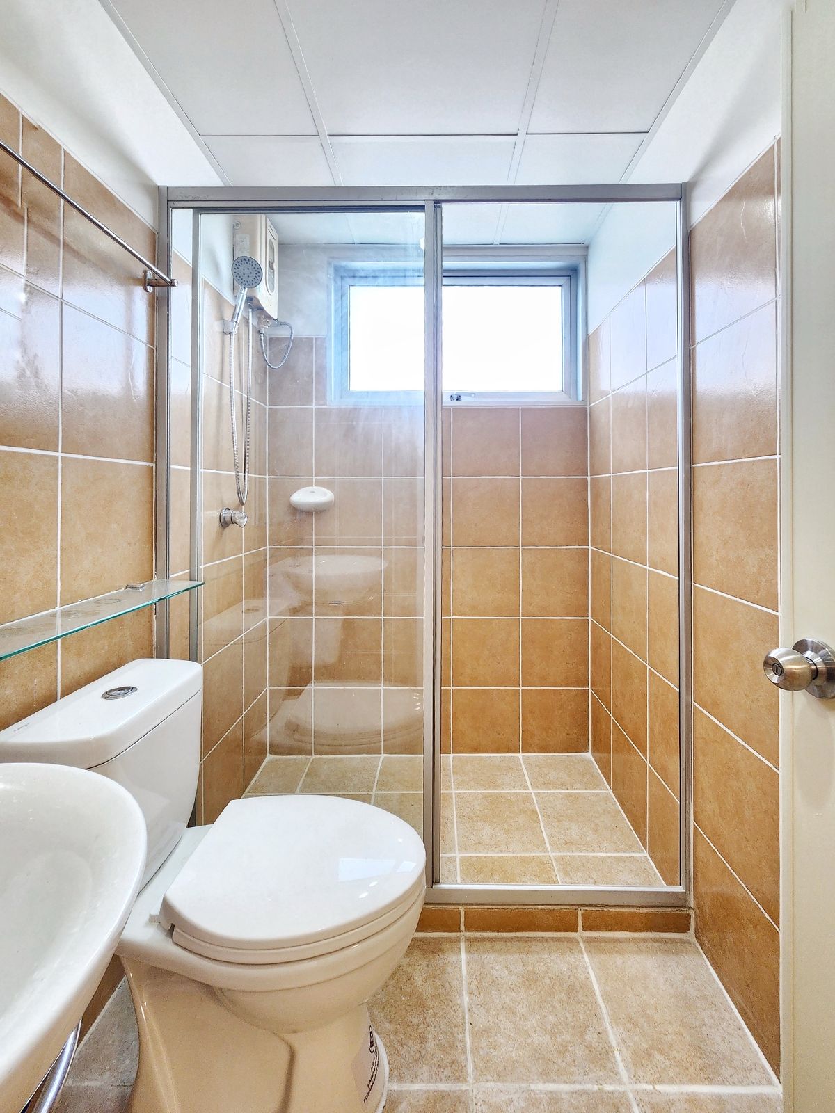 For SaleCondoPattanakan, Srinakarin : Srinakarin Zone Condo Light installments, starting at only 7,000 baht. Beautiful room, high view, middle price. The furniture is arranged in a hurry.